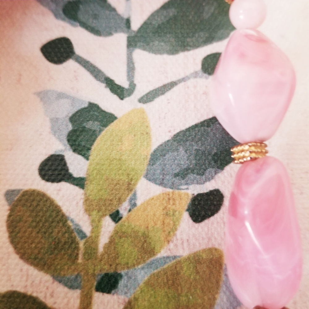 SOLD Vintage baby pink beaded costume necklace - Picture 5 of 6
